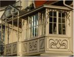 Aufwendig restaurierte Bderarchitektur im Ortskern